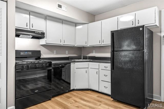 1625 High School Drive, St Louis, MO 63144