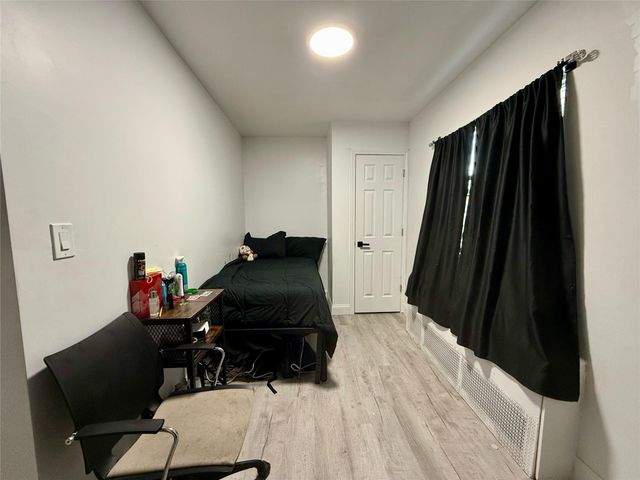 963 E 225th Street, Bronx, NY 10466