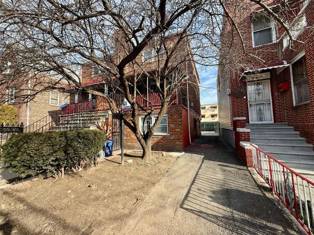 963 E 225th Street, Bronx, NY 10466