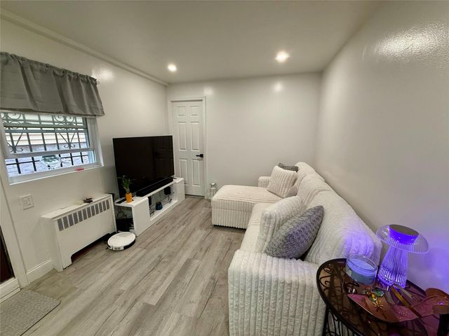 963 E 225th Street, Bronx, NY 10466