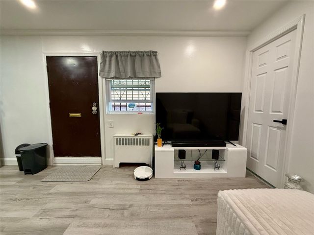963 E 225th Street, Bronx, NY 10466