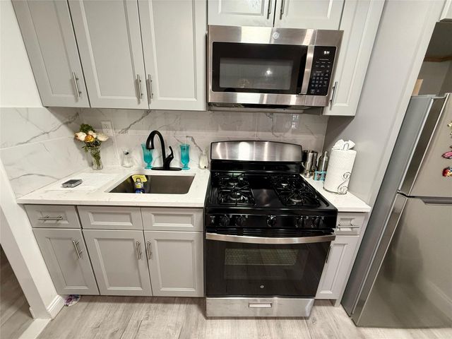 963 E 225th Street, Bronx, NY 10466