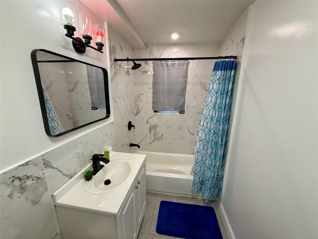 963 E 225th Street, Bronx, NY 10466