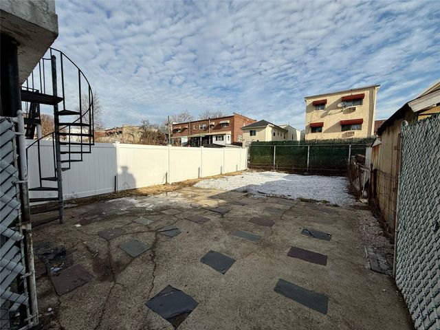 963 E 225th Street, Bronx, NY 10466