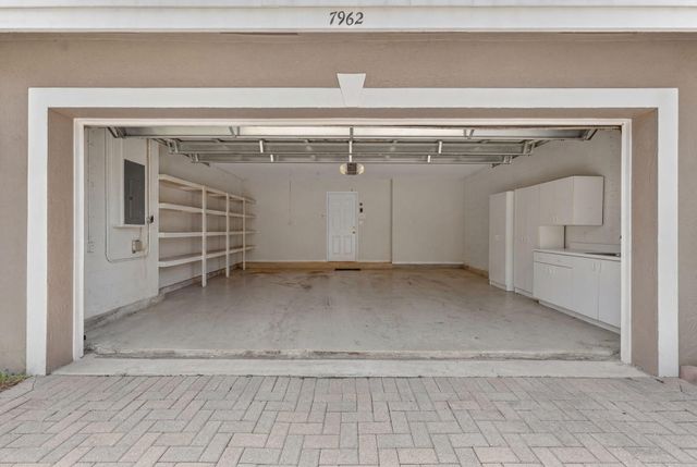 7962 N Silverado Circle, Hollywood, FL 33024