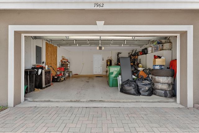 7962 N Silverado Circle, Hollywood, FL 33024