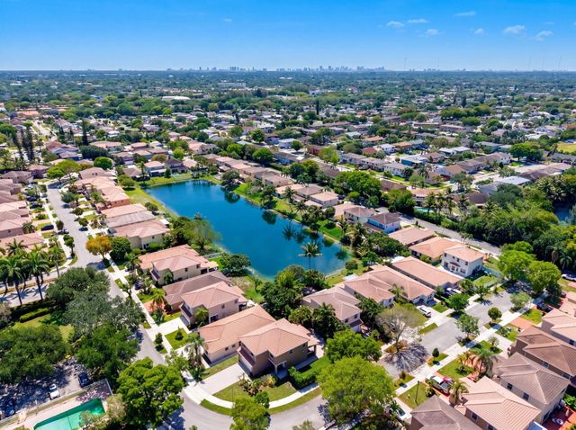 7962 N Silverado Circle, Hollywood, FL 33024