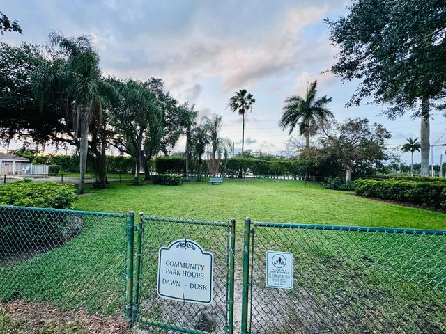 7962 N Silverado Circle, Hollywood, FL 33024