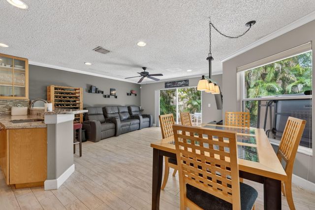 7962 N Silverado Circle, Hollywood, FL 33024