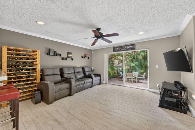 7962 N Silverado Circle, Hollywood, FL 33024