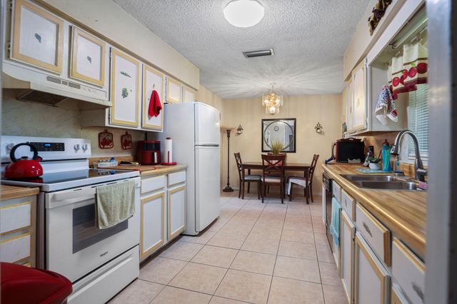 3324 S Jenkins Road, Fort Pierce, FL 34981