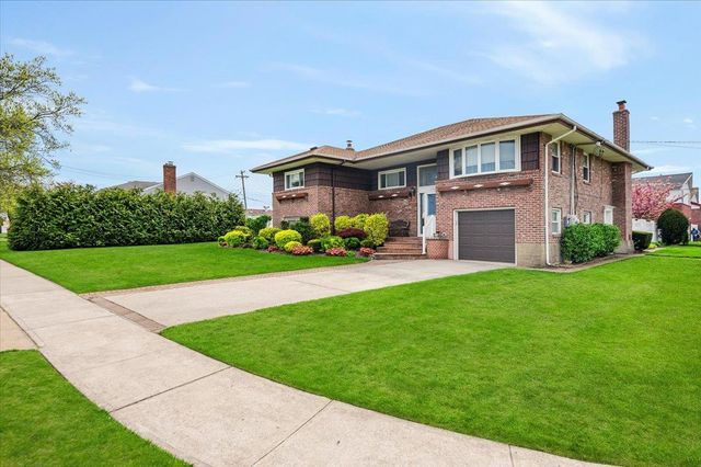 3208 Grand Boulevard, Baldwin Harbor, NY 11510