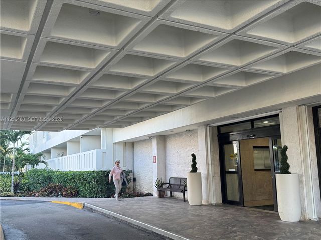 300 Bayview Dr 501, Sunny Isles Beach, FL 33160