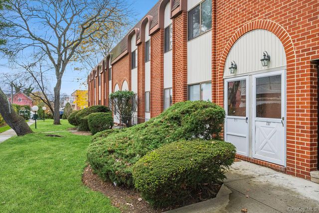 142 Mcglynn Place 2nd Fl, Cedarhurst, NY 11516