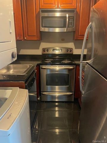 142 Mcglynn Place 2nd Fl, Cedarhurst, NY 11516