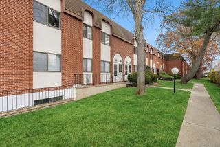 142 Mcglynn Place 2nd Fl, Cedarhurst, NY 11516
