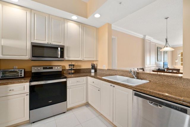 22 Harbour Isle Drive W Ph02, Hutchinson Island, FL 34949