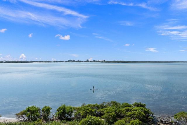 22 Harbour Isle Drive W Ph02, Hutchinson Island, FL 34949