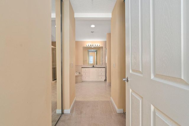 22 Harbour Isle Drive W Ph02, Hutchinson Island, FL 34949