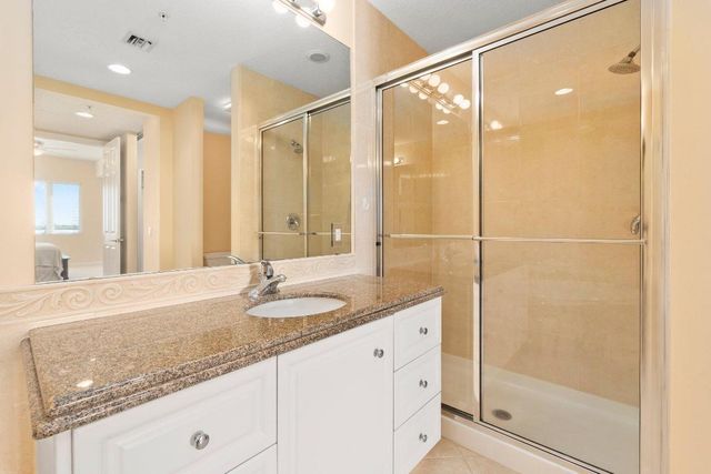 22 Harbour Isle Drive W Ph02, Hutchinson Island, FL 34949