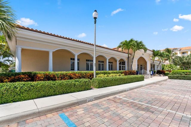 22 Harbour Isle Drive W Ph02, Hutchinson Island, FL 34949