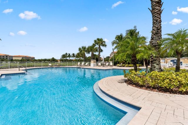 22 Harbour Isle Drive W Ph02, Hutchinson Island, FL 34949