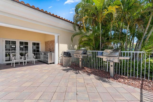 22 Harbour Isle Drive W Ph02, Hutchinson Island, FL 34949