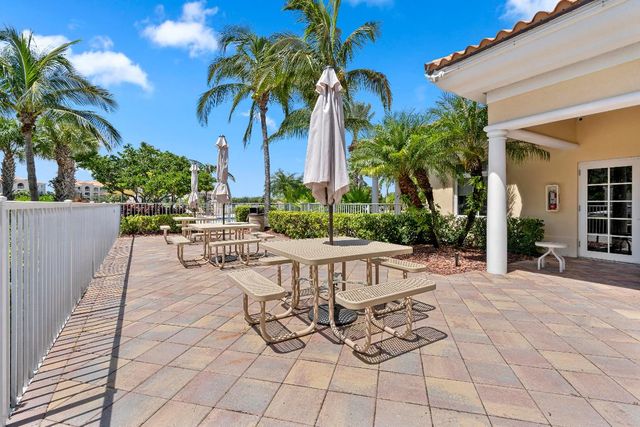 22 Harbour Isle Drive W Ph02, Hutchinson Island, FL 34949