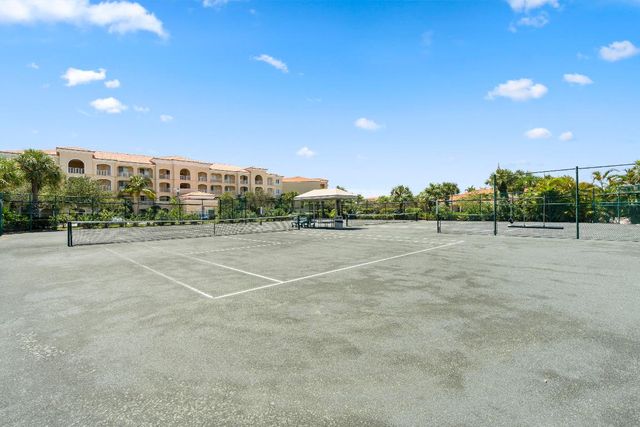 22 Harbour Isle Drive W Ph02, Hutchinson Island, FL 34949