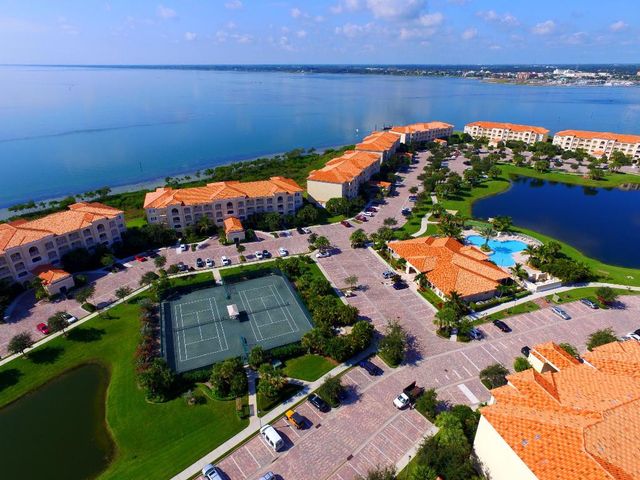 22 Harbour Isle Drive W Ph02, Hutchinson Island, FL 34949