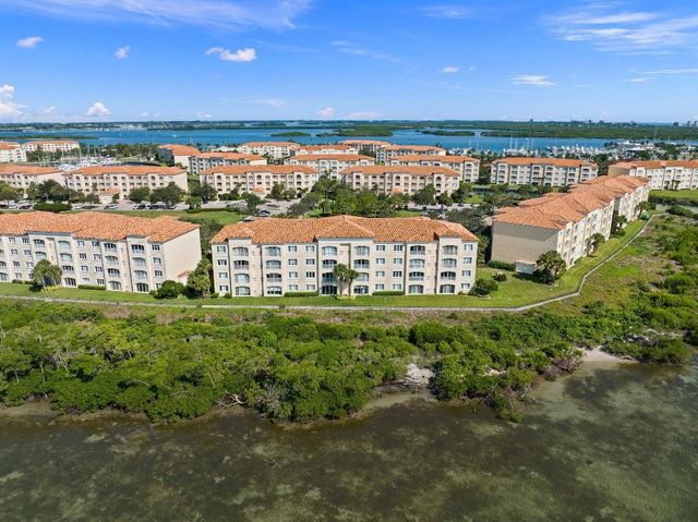 22 Harbour Isle Drive W Ph02, Hutchinson Island, FL 34949