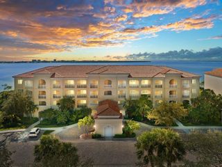 22 Harbour Isle Drive W Ph02, Hutchinson Island, FL 34949