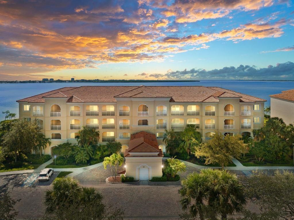 22 Harbour Isle Drive W Ph02, Hutchinson Island, FL 34949