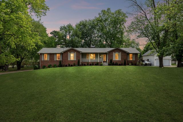281 Lake Terrace Dr, Hendersonville, TN 37075