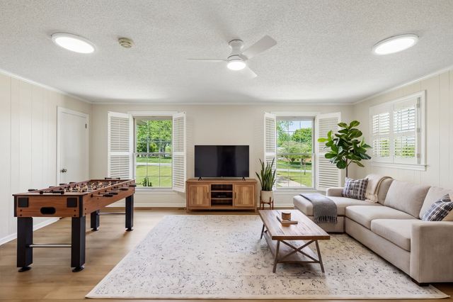 281 Lake Terrace Dr, Hendersonville, TN 37075