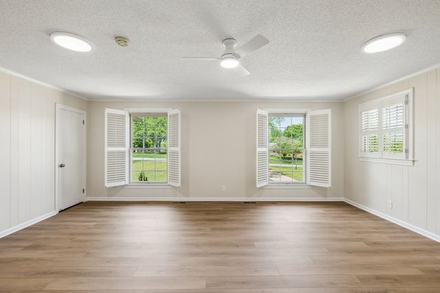 281 Lake Terrace Dr, Hendersonville, TN 37075