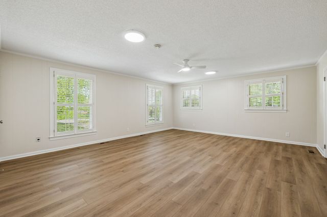 281 Lake Terrace Dr, Hendersonville, TN 37075