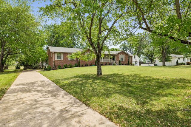 281 Lake Terrace Dr, Hendersonville, TN 37075