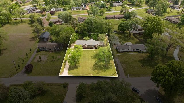 281 Lake Terrace Dr, Hendersonville, TN 37075