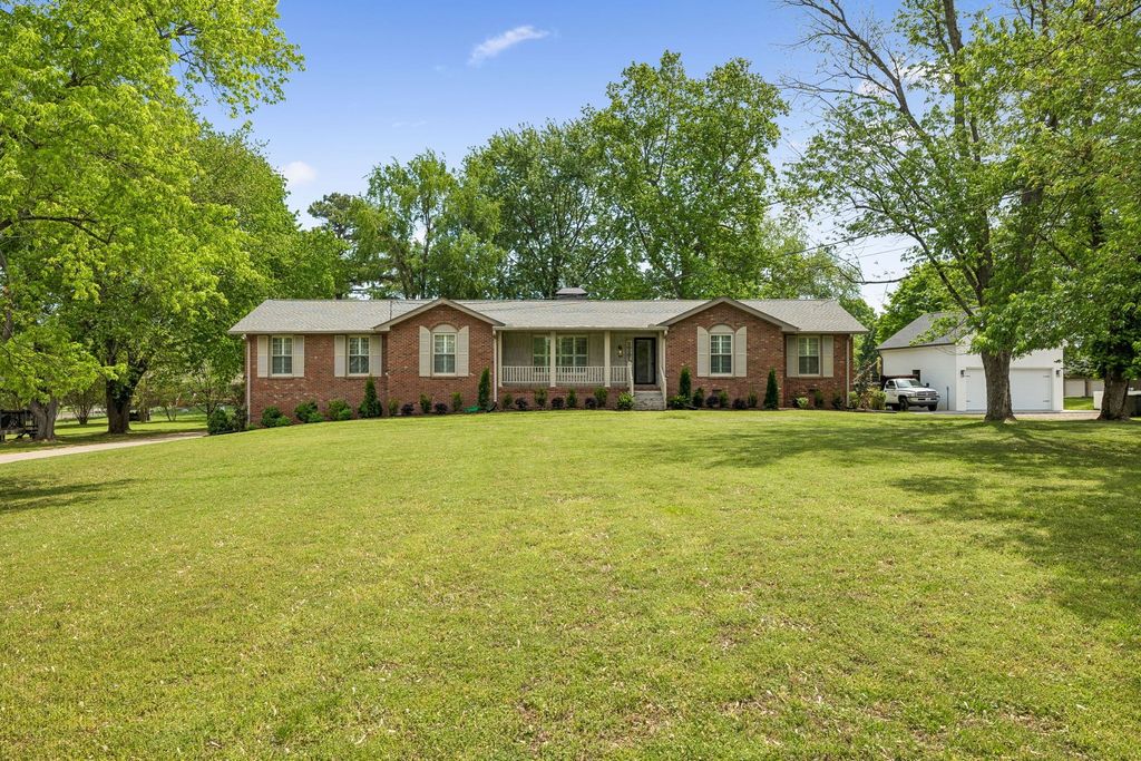 281 Lake Terrace Dr, Hendersonville, TN 37075