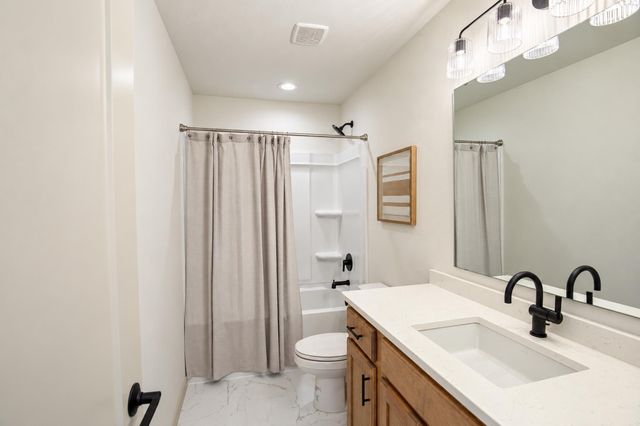 1409 66th Avenue S, Fargo, ND 58104