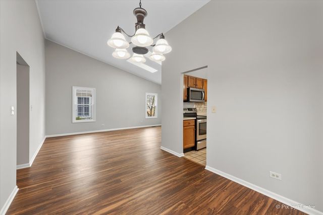 1095 Devonshire Avenue, Naperville, IL 60540