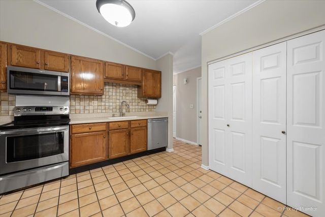 1095 Devonshire Avenue, Naperville, IL 60540