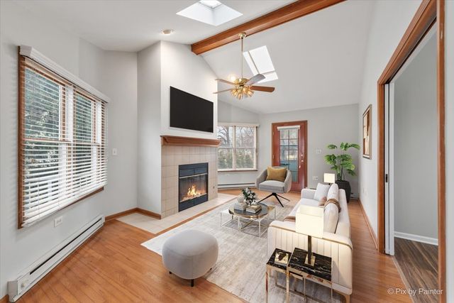 1095 Devonshire Avenue, Naperville, IL 60540