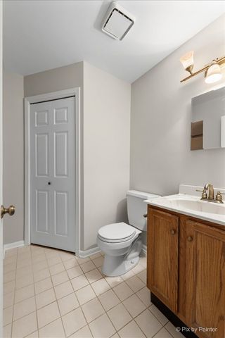 1095 Devonshire Avenue, Naperville, IL 60540