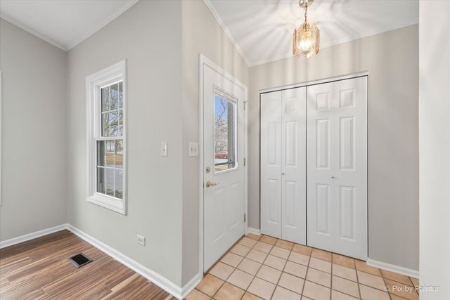 1095 Devonshire Avenue, Naperville, IL 60540