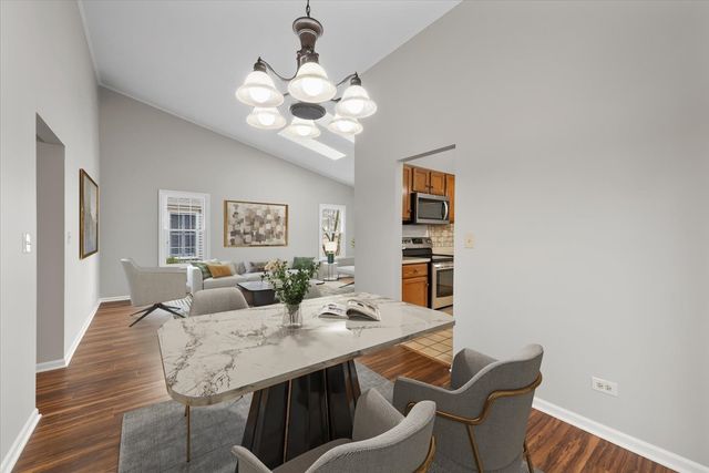 1095 Devonshire Avenue, Naperville, IL 60540