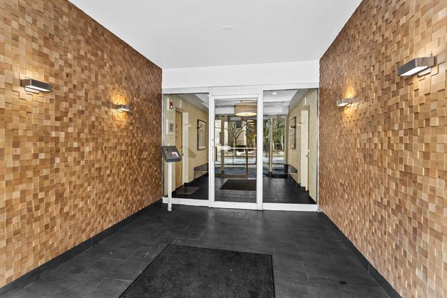 1100 Church Street 404, Evanston, IL 60201