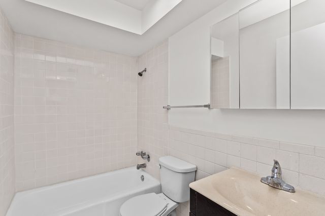 1100 Church Street 404, Evanston, IL 60201