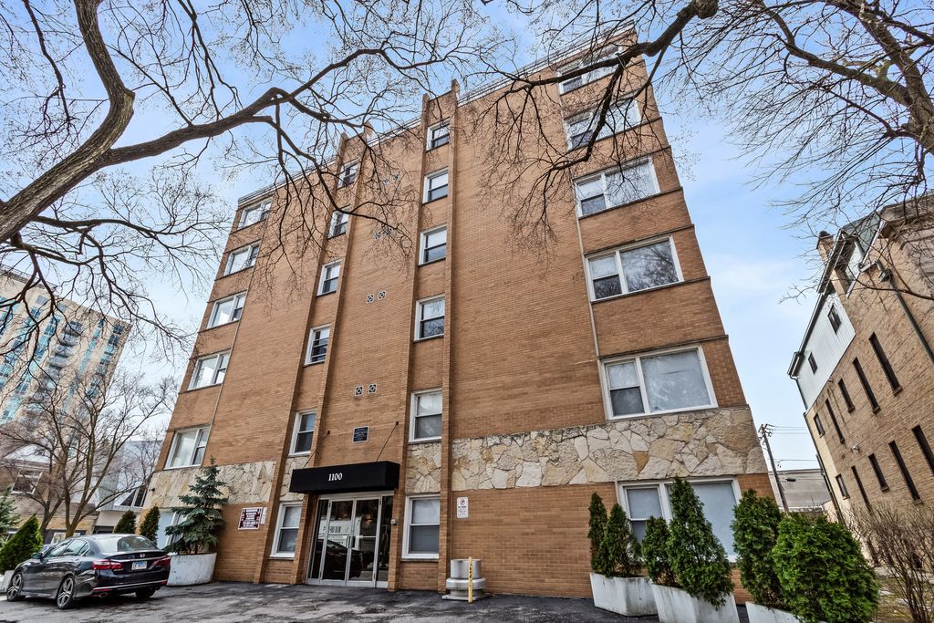 1100 Church Street 404, Evanston, IL 60201